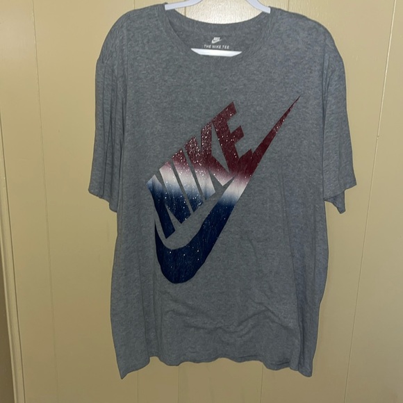 The Nike Tee Gray Red White Blue Patriotic Swoosh Graphic Print Size XXL Cotton - Picture 1 of 7